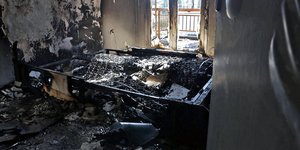 Μεγάλες καταστροφές από την πυρκαγιά στην πολυκατοικία της οδού Κασταμονής, στην Νέα Ιωνία