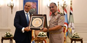 Επίσκεψη του υπουργού Άμυνας Νίκου Δένδια στο Κάιρο – Συμμετοχή στην τριμερή Σύνοδο Ελλάδας-Αιγύπτου-Κύπρου 