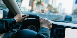 Οδήγηση αυτοκινήτου σε αστικό περιβάλλον 