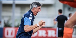 Ο Ιμανόλ Αλγκουαθίλ πανηγυρίζει για το γκολ του Σάλιακα