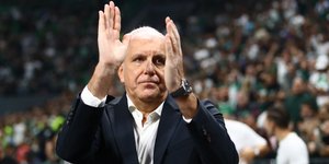 Ο Ζέλικο Ομπράντοβιτς πριν την έναρξη του παιχνιδιού ανάμεσα σε Παναθηναϊκό AKTOR και Παρί