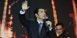 Ο τραγουδιστής, Πέτρος Ιακωβίδης