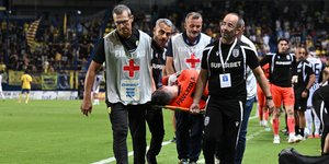 O Γίρι Παβλένκα την ώρα του τραυματισμού του κόντρα στον Παναιτωλικό