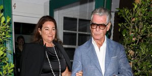 Πιρς Μπρόσναν: Glam βραδινή έξοδος με τη σύζυγό του, Κέλι Σέι Σμιθ, για τα 63α γενέθλιά της