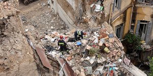 Wreckage of a collapsed Athens building 