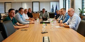 Συνάντηση του κ. Πλεύρη με εκπροσώπους της Τ.Α. στη Σάμο