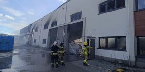 Πυροσβέστες στην Πολωνία στο εργοστάσιο παραγωγής drones που χτυπήθηκε