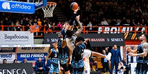 Στιγμιότυπο από αγώνα Basket League ανάμεσα σε Κολοσσό Ρόδου και Προμηθέα 