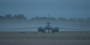 Βομβαρδιστικό B1 της Πολεμικής Αεροπορίας των HΠΑ στη βάση RAF Fairford, μια αμερικανική αεροπορική βάση στη Βρετανία