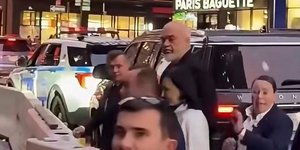 Ο Έντι Ράμα έρχεται αντιμέτωπος με διαδηλωτές έξω από τον ΟΗΕ στη Νέα Υόρκη