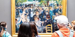 O διάσημος πίνακας του Ρενουάρ  «Χορός στο Le Moulin de la Galette» - Shutterstock