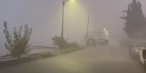 Ποτάμια έγιναν οι δρόμοι στη Σκιάθο από την κακοκαιρία 
