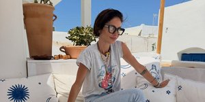 Η Σοφία Καρβέλα με το lingerie top που θα φορέσουμε όλο τον χειμώνα 