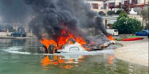 Πυρκαγιά σε φουσκωτό σκάφος στα Σύβοτα Λευκάδας