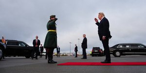 Ο πρόεδρος των ΗΠΑ, Ντόναλντ Τραμπ στο αεροδρόμιο του Δουβλίνου
