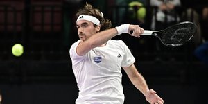 Davis Cup: Δυσκολεύτηκε αλλά τα κατάφερε ο Τσιτσιπάς -Ισοφάρισε σε 1-1 τη Σλοβακία η Ελλάδα [βίντεο]