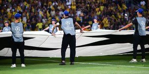 Το σεντόνι του Champions League στο γήπεδο της ΑΕΚ