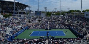 Ένα από τα γήπεδα του US Open και στο βάθος το Corona Park