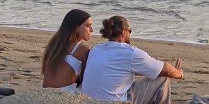 Κωνσταντίνος Βασάλος και Δανάη Βαρθολομάτου απολαμβάνουν το ηλιοβασίλεμα στη Μύκονο 