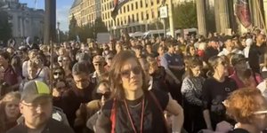 Χιλιάδες διαδήλωσαν στο Βερολίνο μετά την νική του AfD στη Σαξονία-Ανχαλν