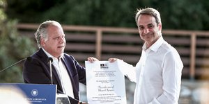 O Kυριάκος Μητσοτάκης με Κουμουτσάκο