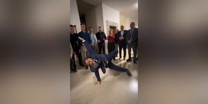 Ο Άδωνις Γεωργιάδης χορεύει break dance με τη βοήθεια του AI