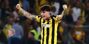 Ο Λάζαρος Ρότα πανηγυρίζει νίκη της ΑΕΚ στο Champions League