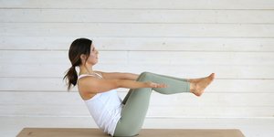 Μια δασκάλα Pilates αποκαλύπτει την άσκηση που αξίζει να κάνουμε μετά τα 40