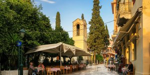 Παλιό, γραφικό δρομάκι στην Πλάκα, κάτω από την Ακρόπολη