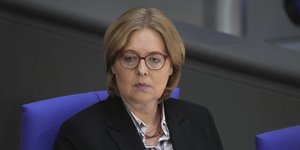 Η υπουργός Εργασίας της Γερμανίας, Μπάρμπελ Μπας