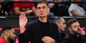 Ο Γιώργος Μπαρτζώκας προπονεί τον Ολυμπιακό