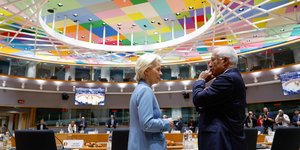 Ούρσουλα φον ντερ Λάιεν και Αντόνιο Κόστα στο περιθώριο της Συνόδου της ΕΕ