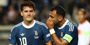 Ο Χρήστος Τζόλης με τον Βαγγέλη Παυλίδη σε αγώνα της Εθνικής Ελλάδος