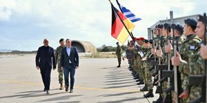 Δένδιας και Πιστόριους στο Πεδίο Βολής της Κρήτης