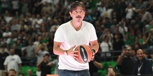 Ο Δημήτρης Γιαννακόπουλος στο παιχνίδι του Παναθηναϊκού με την Μπούργκ στο τουρνουά «Παύλος Γιαννακόπουλος»