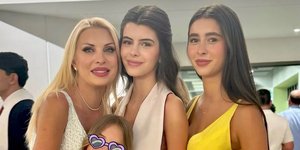 Η Ελένη Μενεγάκη με τις κόρες της, Λάουρα, Βαλέρια και Μαρίνα