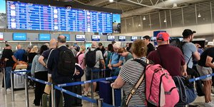 Επιβάτες στο αεροδρόμιο «Ελ. Βενιζέλος»