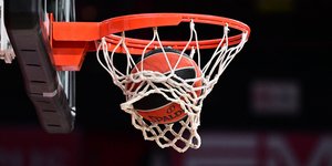 Η μπάλα της Euroleague στο παιχνίδι του Ολυμπιακού με την Αρμάνι Μιλάνο στο ΣΕΦ