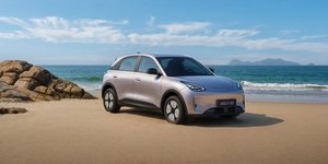 Geely E2