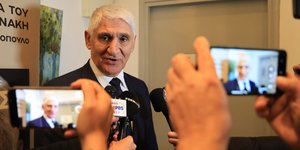 O Παναγιώτης Γιαννάκης κατά τη διάρκεια της παρουσίασης της αυτοβιογραφίας του «Τρωτός Άτρωτος»