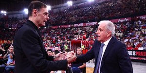 Ο Γιώργος Μπαρτζώκας με τον Ζέλικο Ομπράντοβιτς στο ΣΕΦ