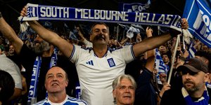 Οπαδοί της South Melbourne Hellas στον τελικό με την Melbourne Victory 