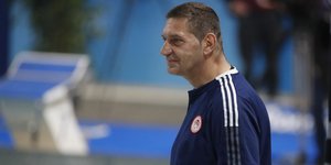 Ο Ίγκορ Μιλάνοβιτς σε αγώνα πόλο του Ολυμπιακού