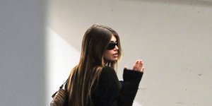 Κάια Γκέρμπερ: Η πρώτη δημόσια εμφάνιση τρεις εβδομάδες μετά τον θάνατο του αδελφού της, Πρίσλεϊ