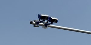 Κάμερες ελέγχου τροχαίων παραβάσεων σε φωτεινό σηματοδότη 
