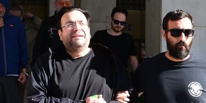 Ο Φίλιππος Καμπούρης έξω από τη ΓΑΔΑ