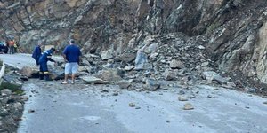 Κατολισθήσεις έκλεισαν τον δρόμο Σπόα–Όλυμπος λόγω της έντονης βροχόπτωσης