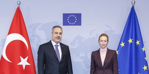 Η Κάγια Κάλας και ο Χακάν Φιντάν σε συνάντηση στις Βρυξέλλες
