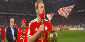 Ο Χάρι Κέιν με την Χρυσή Μπάλα στην «Allianz Arena»