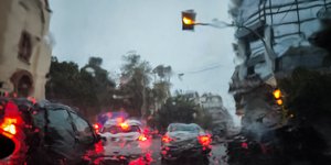 Κίνηση στην Αθήνα με βροχή